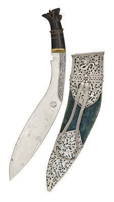 Lot 17 - A NEPALESE SILVER-MOUNTED KUKRI, LATE 19TH CENTURY