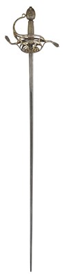 Lot 132 - A VERY RARE ENGLISH RAPIER WITH CHISELLED AND GOLD-DAMASCENED HILT, CIRCA 1630-40