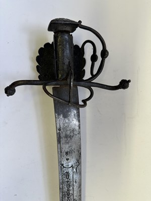 Lot 32 - A GERMAN MILITARY SWORD, LATE 16TH CENTURY
