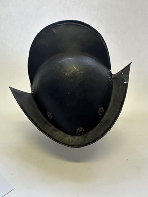 Lot 77 - A SOUTH GERMAN COMB MORION, CIRCA 1600-20