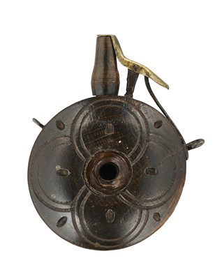 Lot 86 - A GERMAN CIRCULAR TURNED WOODEN PRIMING-FLASK, 17TH CENTURY