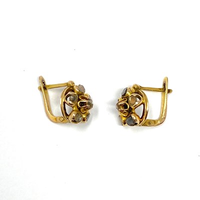 Lot 350 - PAIR OF DIAMOND CLUSTER EARRINGS, 1890s