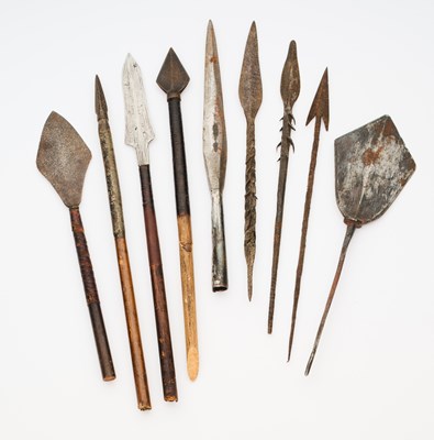 Lot 617 - A LARGE COLLECTION OF ARROWHEADS, 18TH/19TH CENTURIES AND LATER