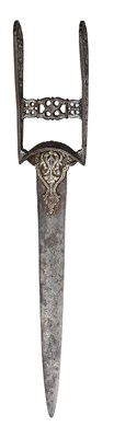 Lot 13 - A SOUTH INDIAN KATAR, 17TH CENTURY, PROBABLY TANJORE OR GOLCONDA