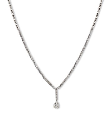 Lot 102 - DIAMOND PENDENT NECKLACE