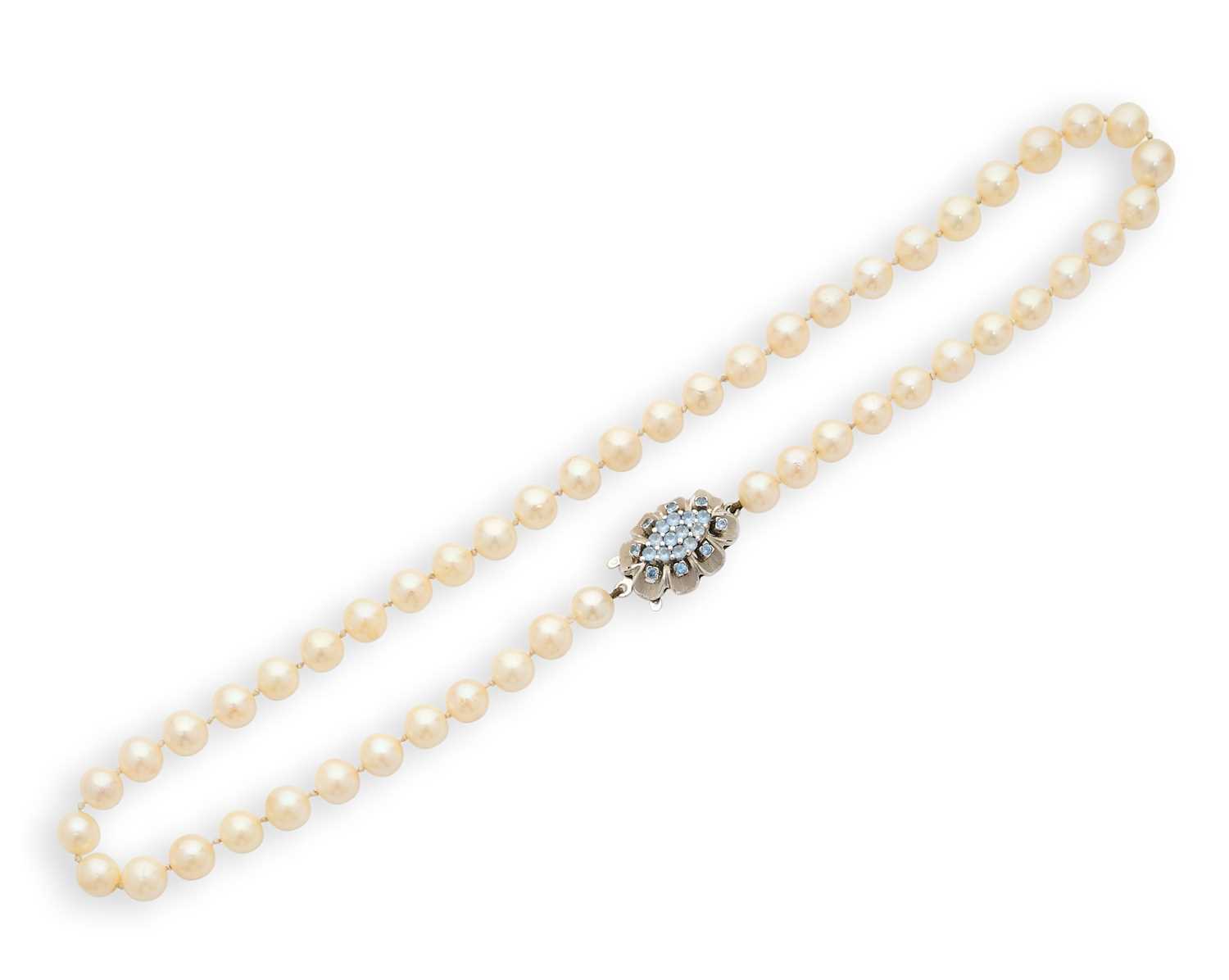 Lot 381 - CULTURED PEARL NECKLACE, 1960s