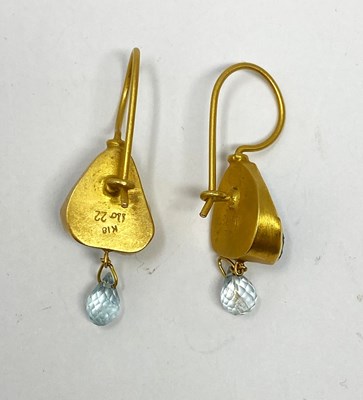 Lot 362 - PAIR OF AQUAMARINE PENDENT EARRINGS