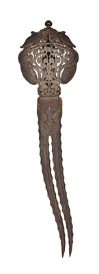 Lot 11 - A VERY RARE SOUTH INDIAN BICH’HWAS, THANJAVUR, TAMIL NADU, POSSIBLY 17TH CENTURY