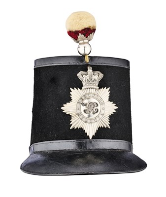 Lot 163 - A VICTORIAN OFFICER'S FRENCH-PATTERN SHAKO OF THE HERTFORD MILITIA, 1855-61