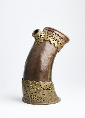 Lot 438 - A BRASS AND COPPER HUQQA BOTTLE, PROBABLY SKARDU, GILGIT-BALTISTAN, 19TH CENTURY