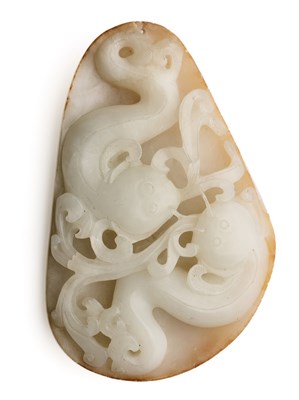 Lot 77 - A CHINESE JADE 'CATFISH' PEBBLE