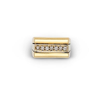 Lot 405 - DIAMOND RING