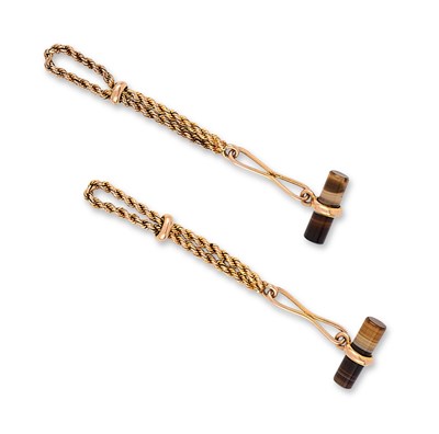 Lot 15 - A PAIR OF GOLD AND BANDED AGATE CUFFLINKS, 1950s