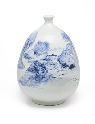 Lot 75 - A JAPANESE BLUE AND WHITE PORCELAIN BOTTLE VASE, LATER 19TH CENTURY