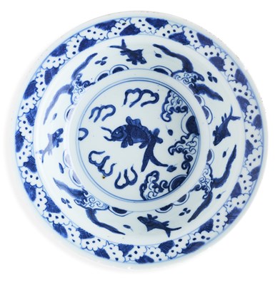 Lot 3 - A CHINESE BLUE AND WHITE FISH BOWL, 16TH/17TH CENTURY