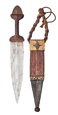Lot 126 - A NORTH AFRICAN ARM DAGGER, LATE 19TH/EARLY 20TH CENTURY