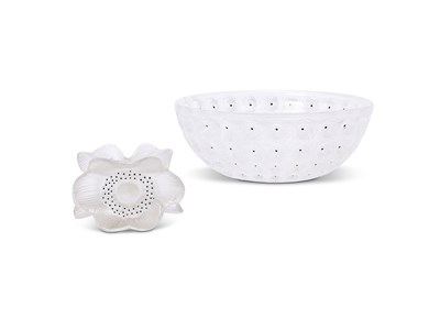 Lot 33 - A LALIQUE 'NEMOURS' BOWL AND AN 'ANEMONE' CANDLE HOLDER, LATER 20TH CENTURY