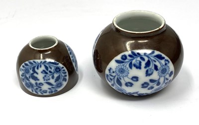 Lot 6 - TWO MEISSEN PORCELAIN KAPUZINER-BRAUN-GROUND SMALL VASES, CIRCA 1735