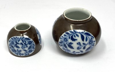 Lot 6 - TWO MEISSEN PORCELAIN KAPUZINER-BRAUN-GROUND SMALL VASES, CIRCA 1735