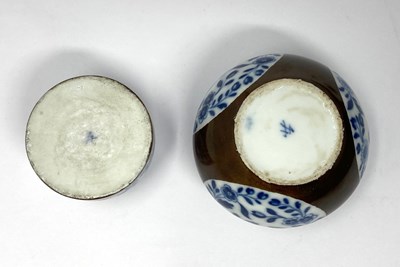 Lot 6 - TWO MEISSEN PORCELAIN KAPUZINER-BRAUN-GROUND SMALL VASES, CIRCA 1735