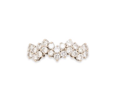 Lot 72 - DIAMOND RING