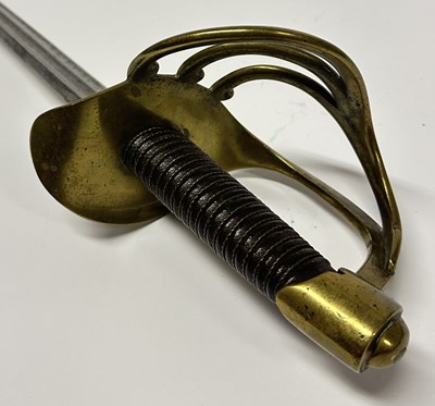 Lot 538 - A FRENCH ANXI CUIRASSIER’S SWORD, 20TH CENTURY, BEARING INSCRIPTION DATED 1813