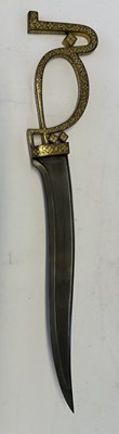 Lot 10 - AN INDIAN PESH-KABZ WITH CALLIGRAPHIC HILT, 20TH CENTURY