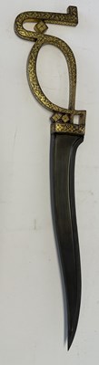 Lot 10 - AN INDIAN PESH-KABZ WITH CALLIGRAPHIC HILT, 20TH CENTURY