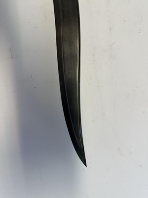 Lot 10 - AN INDIAN PESH-KABZ WITH CALLIGRAPHIC HILT, 20TH CENTURY