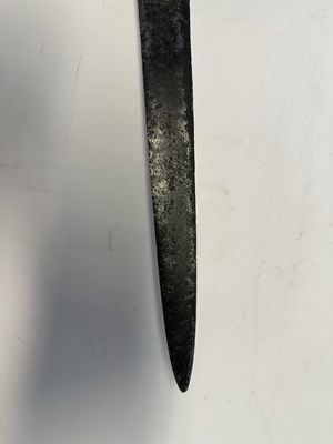 Lot 6 - AN UNUSUAL SOUTH INDIAN KATAR WITH EUROPEAN BLADE, VIJAYANAGARA, 16TH/17TH CENTURY