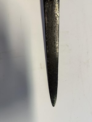 Lot 6 - AN UNUSUAL SOUTH INDIAN KATAR WITH EUROPEAN BLADE, VIJAYANAGARA, 16TH/17TH CENTURY