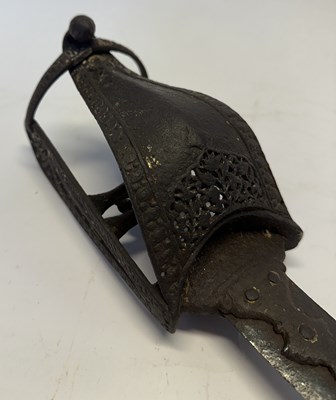 Lot 6 - AN UNUSUAL SOUTH INDIAN KATAR WITH EUROPEAN BLADE, VIJAYANAGARA, 16TH/17TH CENTURY