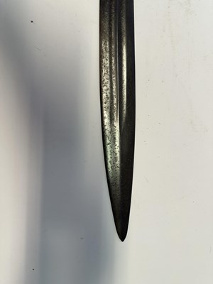 Lot 4 - A VERY RARE SOUTH INDIAN SHORT SWORD, DECCAN, THE HILT 15TH/16TH CENTURY