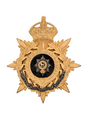 Lot 250 - A WORCESTERSHIRE REGIMENT OFFICER’S HELMET PLATE, CIRCA 1901-12