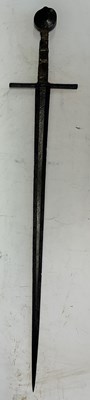 Lot 40 - A FINE MEDIEVAL SWORD, MID-LATE 14TH CENTURY, PROBABLY FRENCH