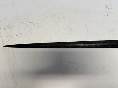 Lot 40 - A FINE MEDIEVAL SWORD, MID-LATE 14TH CENTURY, PROBABLY FRENCH