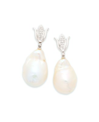 Lot 97 - PAIR OF SOUTH SEA BAROQUE CULTURED PEARL AND DIAMOND PENDENT EARRINGS