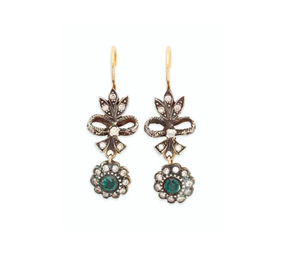 Lot 103 - PAIR OF EMERALD AND DIAMOND PENDENT EARRINGS