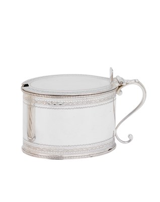 Lot 129 - A GEORGE III SILVER MUSTARD POT