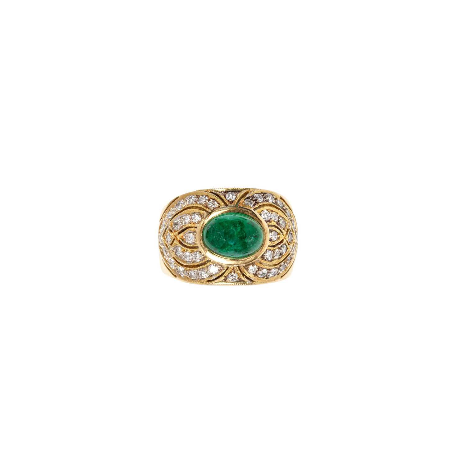 Lot 350 - EMERALD AND DIAMOND RING