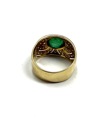 Lot 350 - EMERALD AND DIAMOND RING
