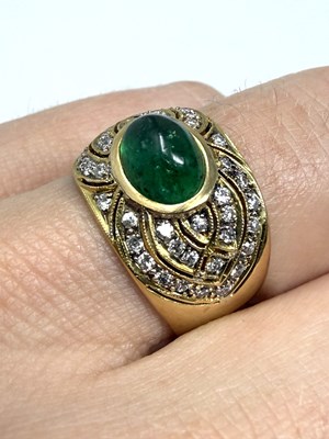Lot 350 - EMERALD AND DIAMOND RING