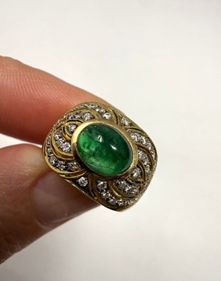 Lot 350 - EMERALD AND DIAMOND RING