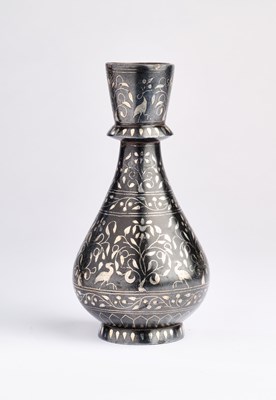 Lot 151 - A SMALL BIDRI HUQQA BOTTLE, DECCAN, INDIA, LATE 19TH CENTURY