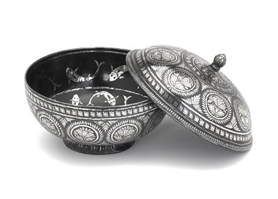 Lot 152 - A BIDRI BOWL AND COVER, DECCAN, MID-19TH CENTURY