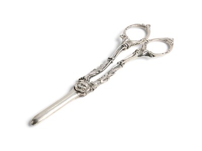Lot 702 - A PAIR OF VICTORIAN SILVER GRAPE SCISSORS, ASTON & SON, BIRMINGHAM, 1858