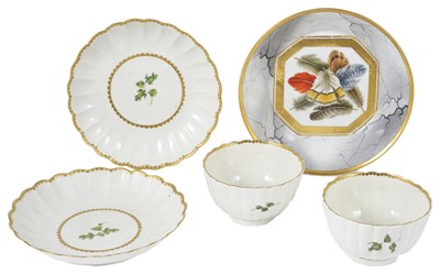 Lot 18 - A PAIR OF WORCESTER FLUTED TEABOWLS AND SAUCERS