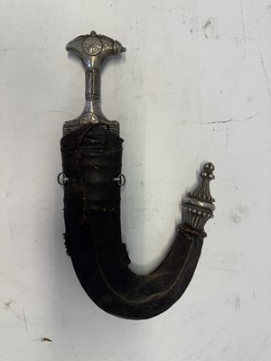 Lot 16 - AN ARABIC OR YEMENI JAMBIYA, 19TH CENTURY