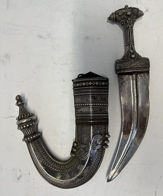 Lot 16 - AN ARABIC OR YEMENI JAMBIYA, 19TH CENTURY