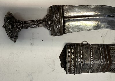 Lot 16 - AN ARABIC OR YEMENI JAMBIYA, 19TH CENTURY